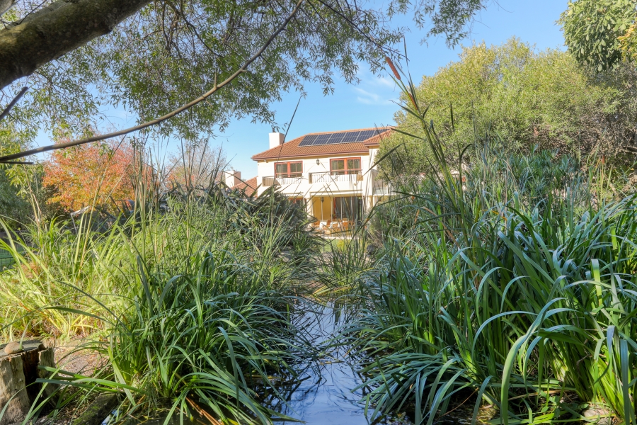 7 Bedroom Property for Sale in Zwaanswyk Western Cape